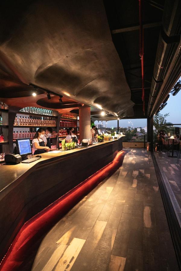 Five Hotel & Residences Asunción Exterior foto The bar at the top of the hotel